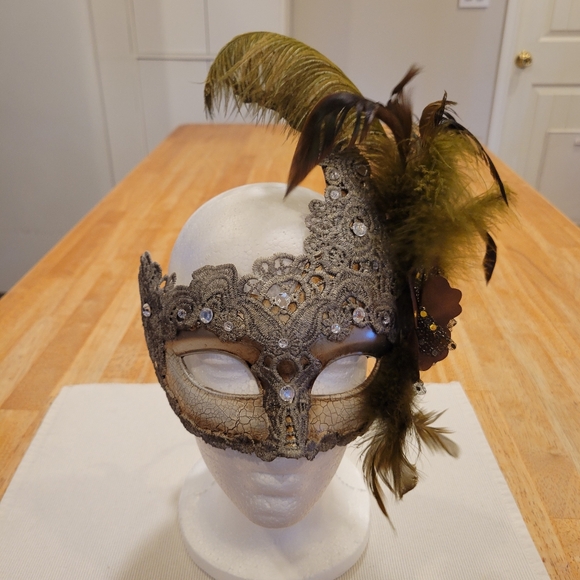 🟤EUC~ MARDI GRAS MASK - Picture 1 of 10